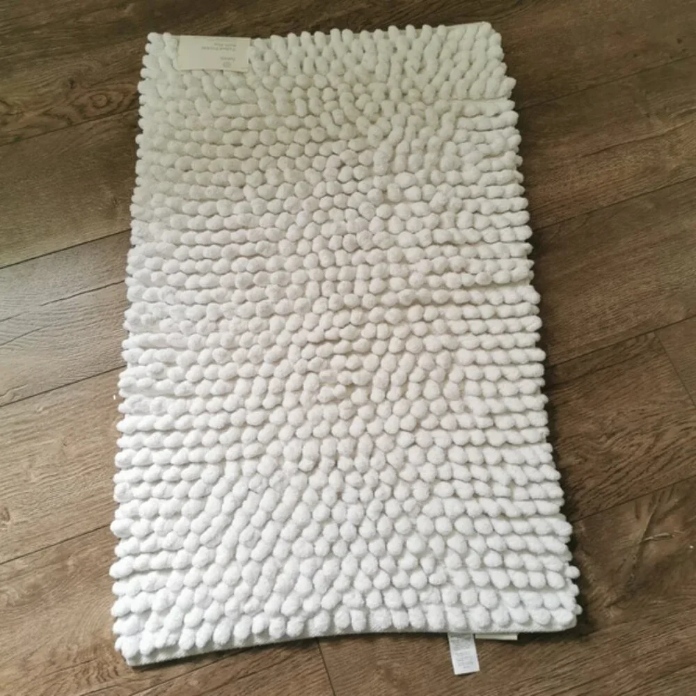 New Haven Tufted pebble bath rug